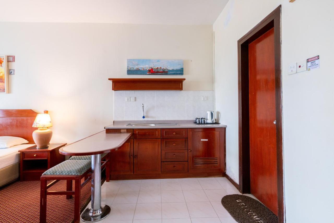 Romantic Couple Suite + Beach-Front Balcony Tanjung Bungah  Exterior foto