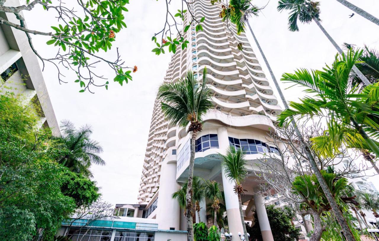 Romantic Couple Suite + Beach-Front Balcony Tanjung Bungah  Exterior foto